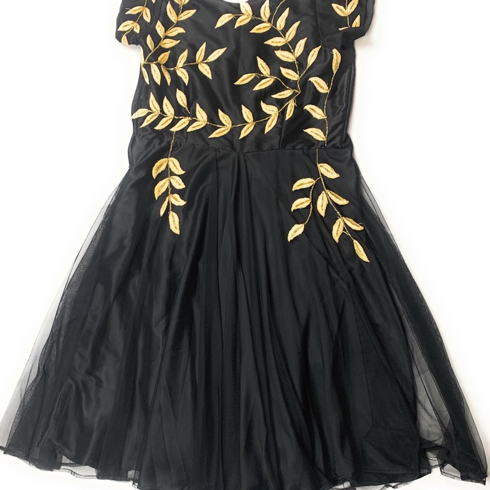 Black and Gold dress - Picture 4 of 7